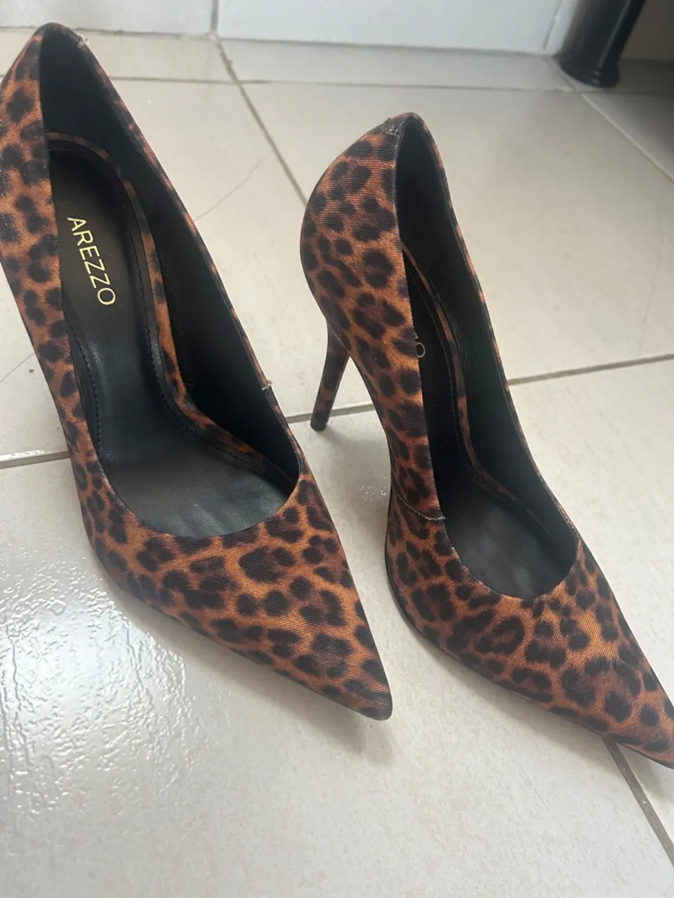 Scarpin Arezzo Animal Print