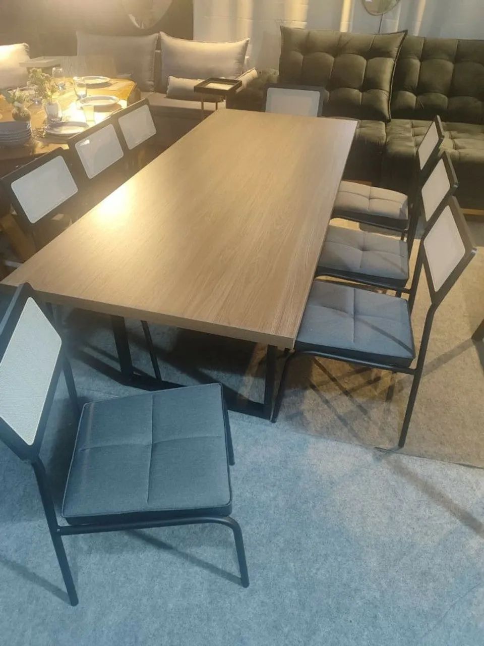 Mesa de Jantar Moderna com Cadeiras Estilosas - Foto 2