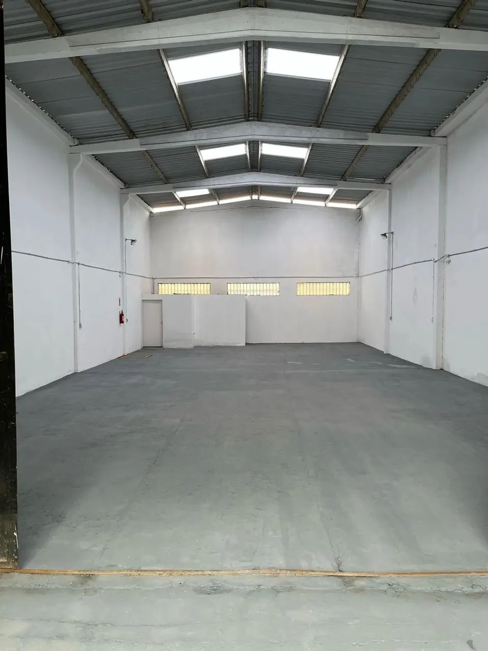 Galpão para Locação no São Francisco  250m² com Pé-Direito Alto, Ótima Localização em São 
