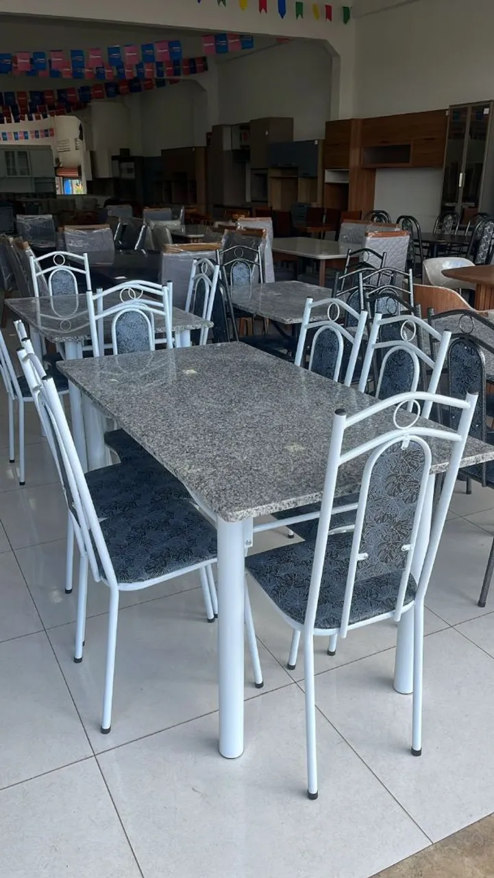 Conjunto de Mesa de Jantar com 4 Cadeiras