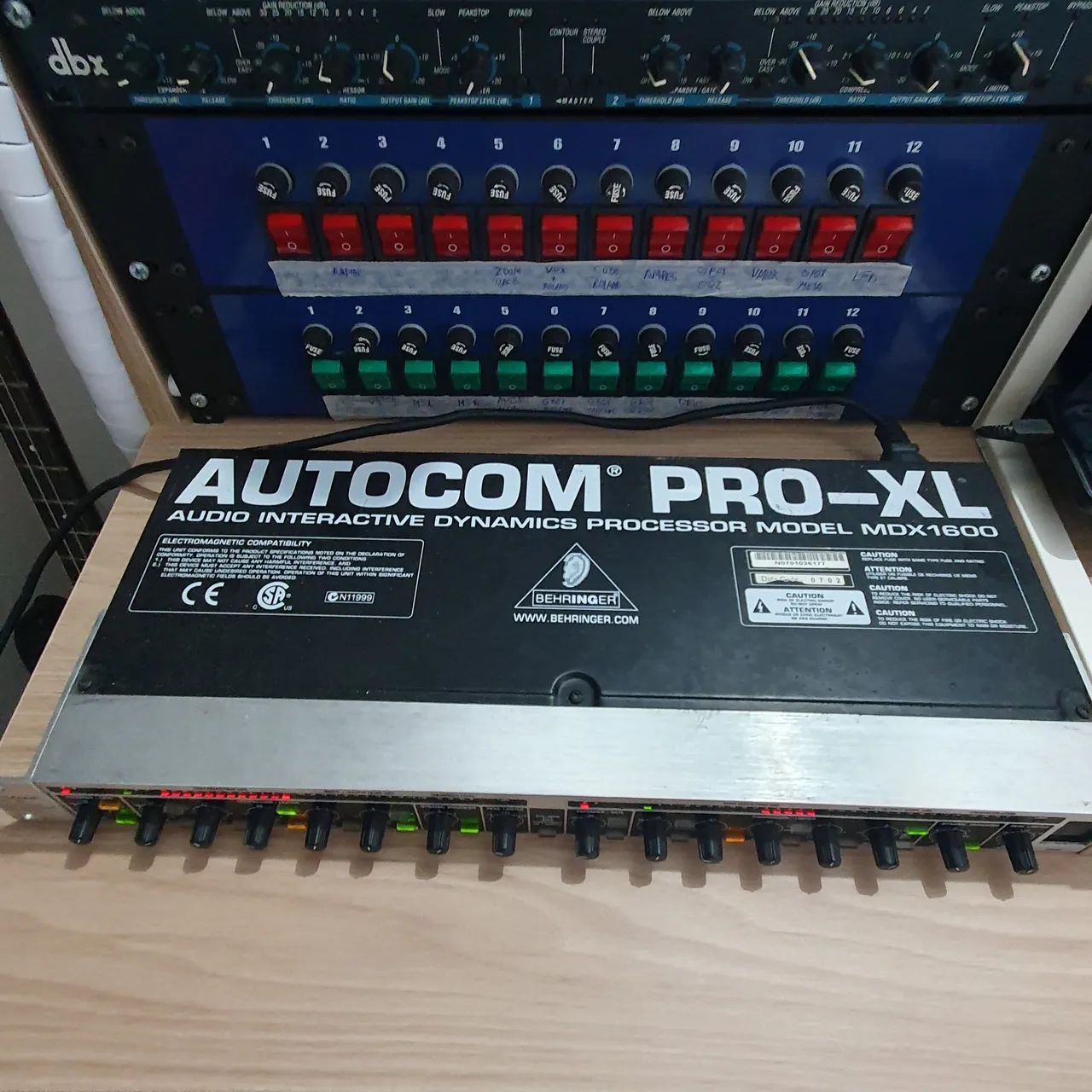 Compressor Behringer MDX1600