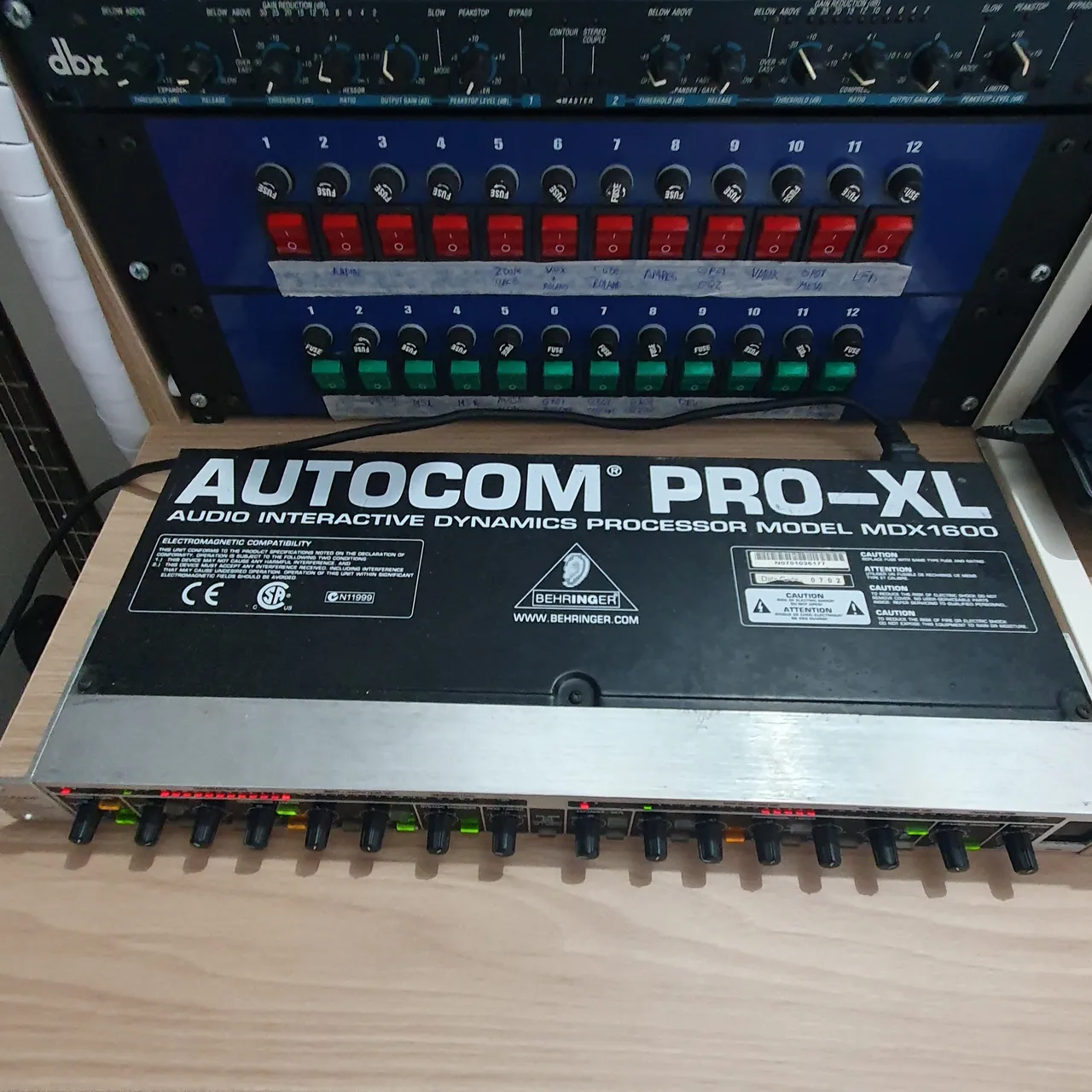 compressor de audio behringer