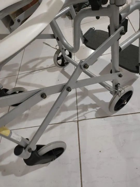 Cadeira de Banho dobrável para Idosos - Nova - Foto 3