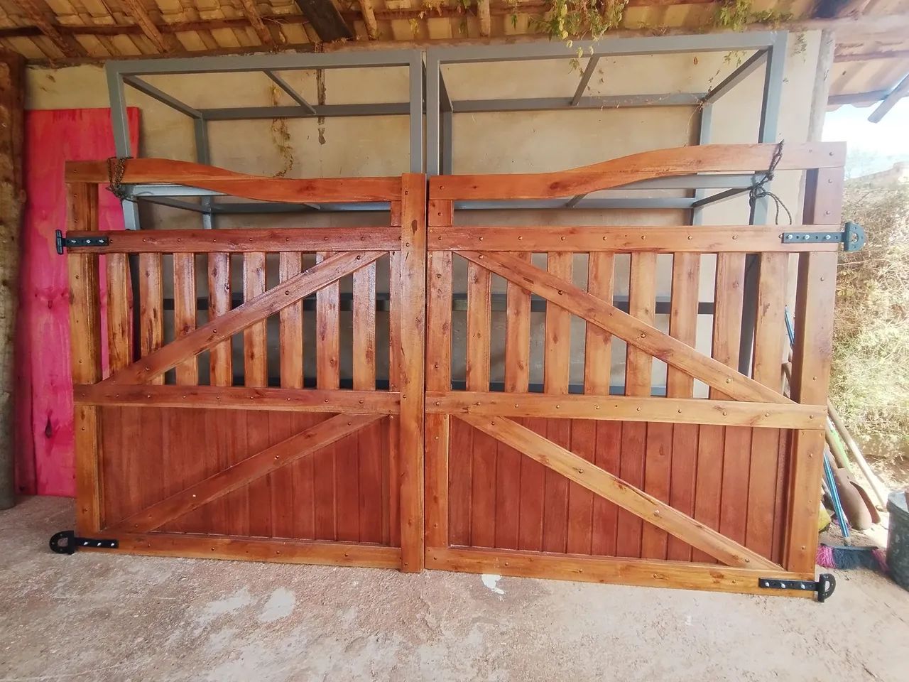 PORTÃO DE MADEIRA MACIÇA DIRETO DA FÁBRICA 64231157963777122