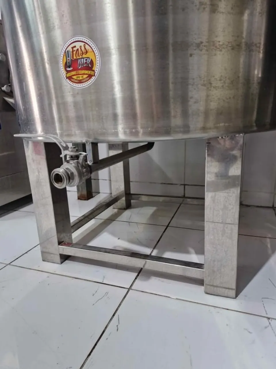 Tanque reservatório com chiller