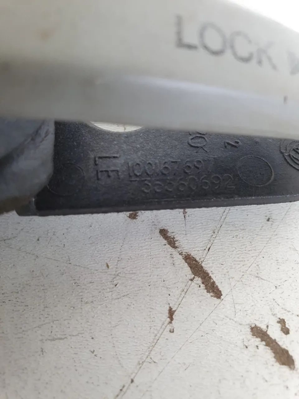 Maçaneta Interna Dianteiro Esquerdo Fiat Strada 2008 Branco Dianteira - Foto 2