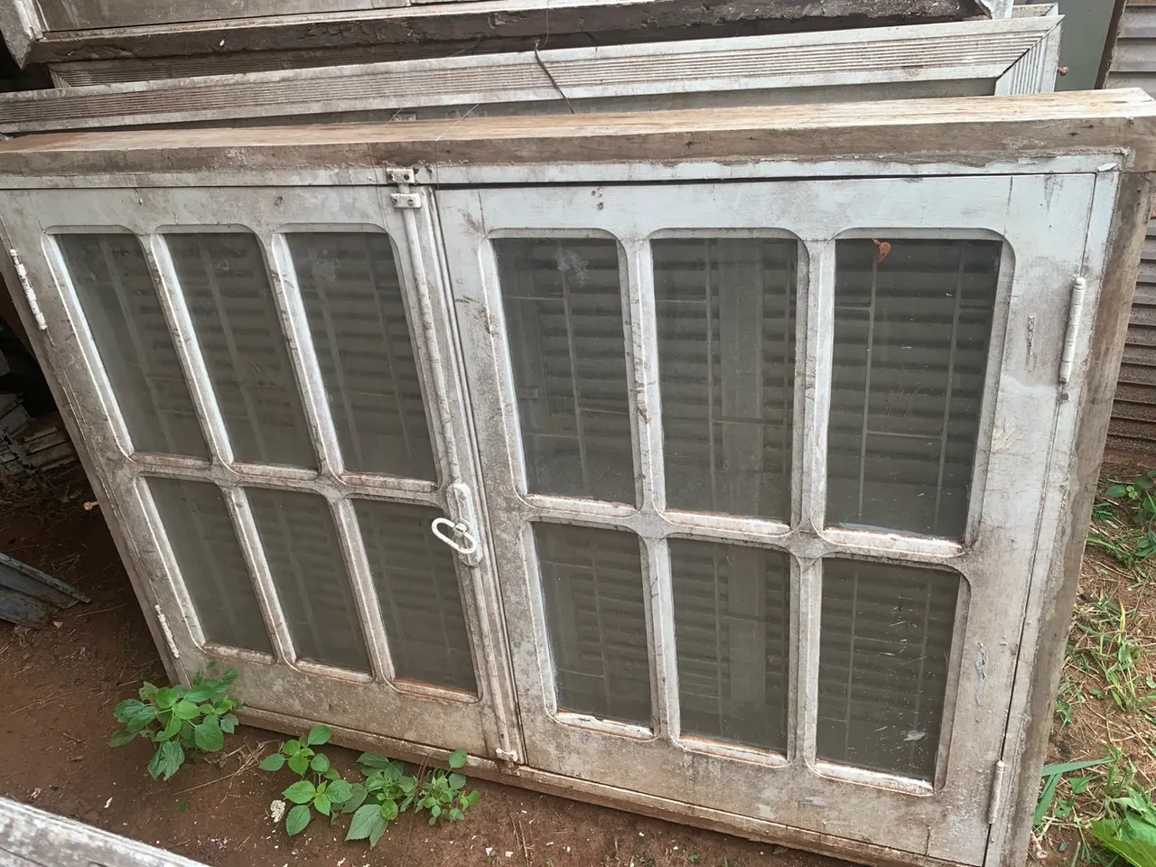 Janela de madeira para quarto