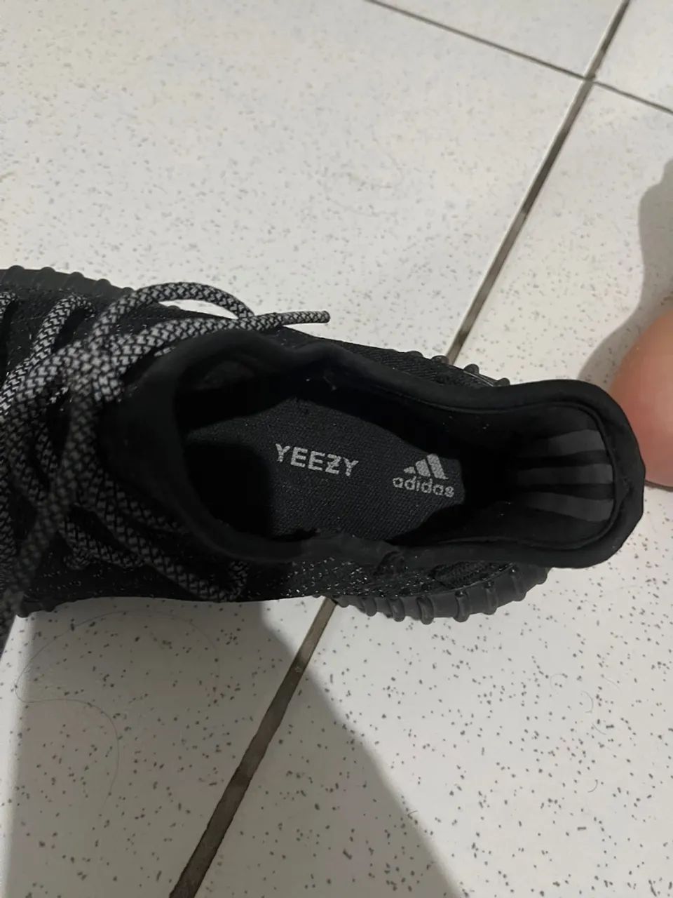 Yeezy Boost 350 V2 Black - Foto 3