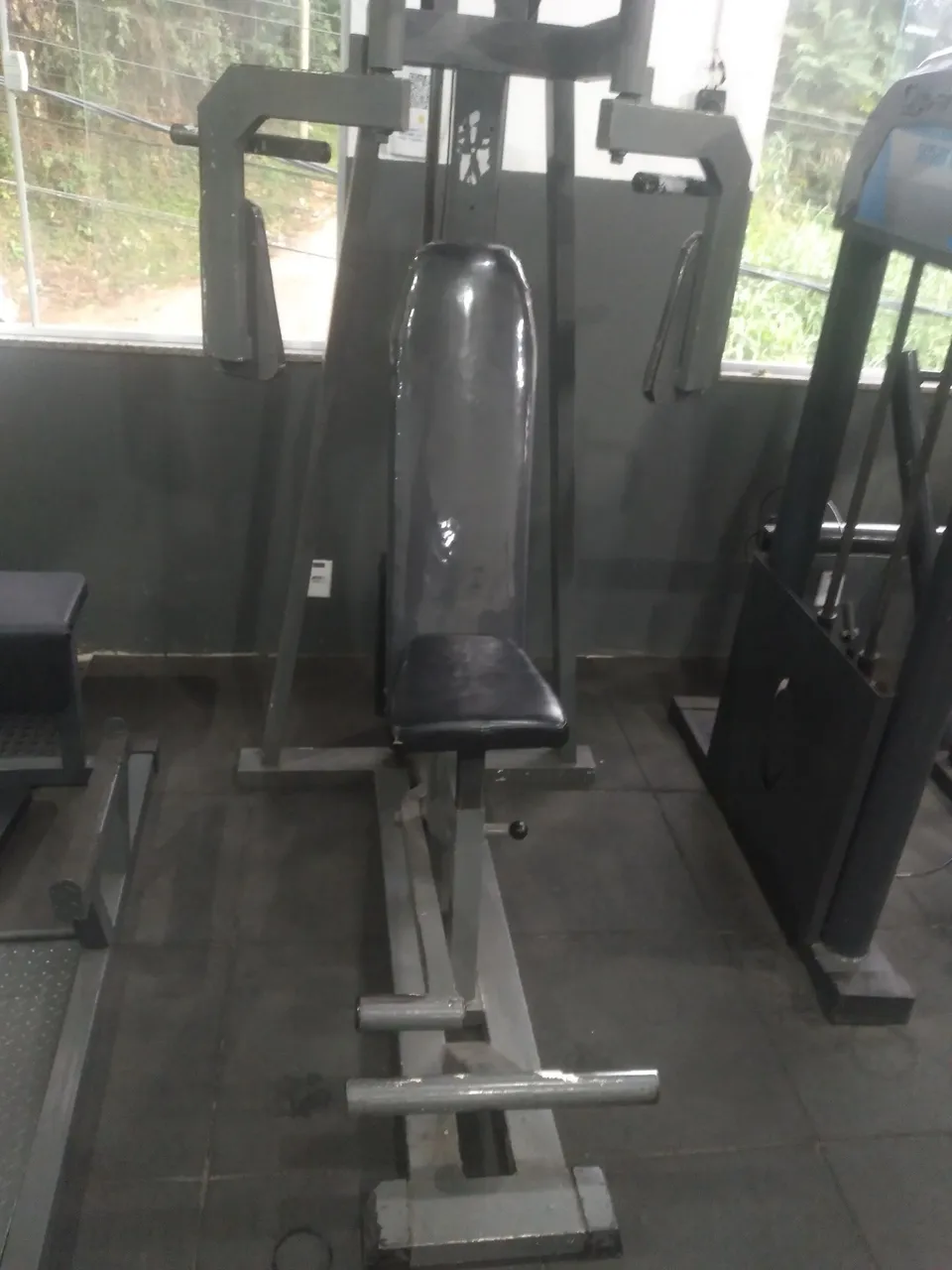 Aparelho de musculação para peitoral