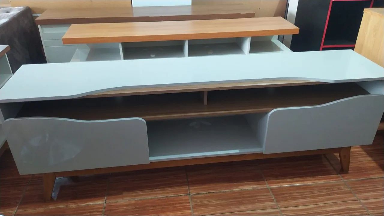BANCADA PARA TVS GRANDE, NOVO. BASE DE MADEIRA  - Foto 2