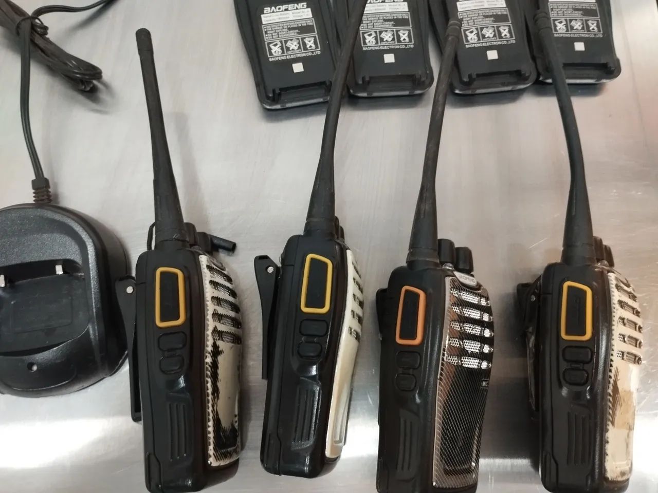 Lote de Rádios Comunicadores HT Walk Talk Baofeng BF-A5 com baterias extras - Foto 4