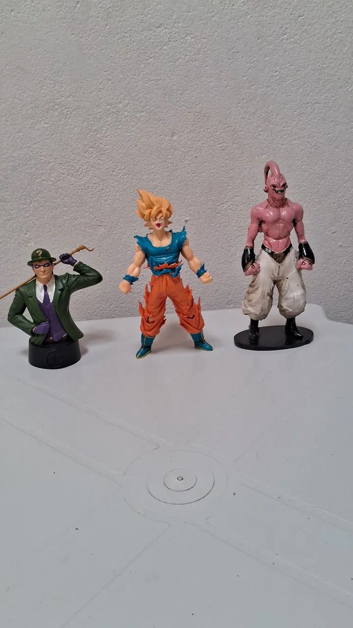 3 bonecos de resina , charada DC , Goku e Majin boo