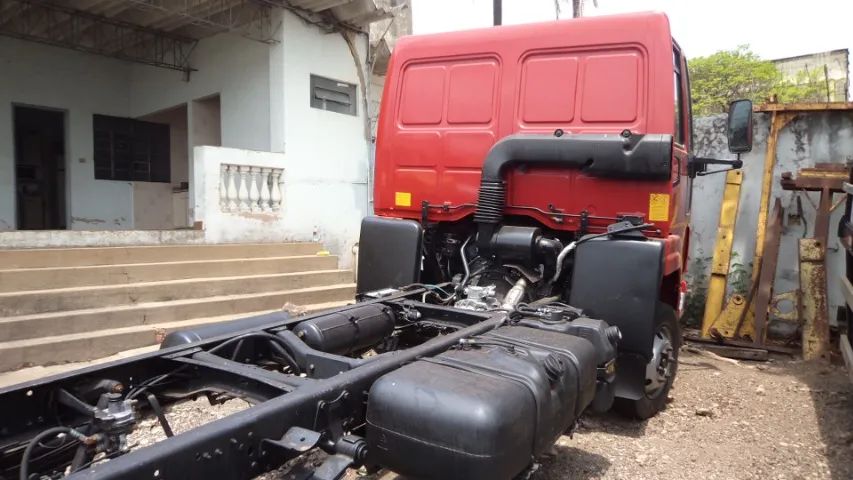 Ford cargo 816 no chassi documento bau com 157.000 km original - Foto 4