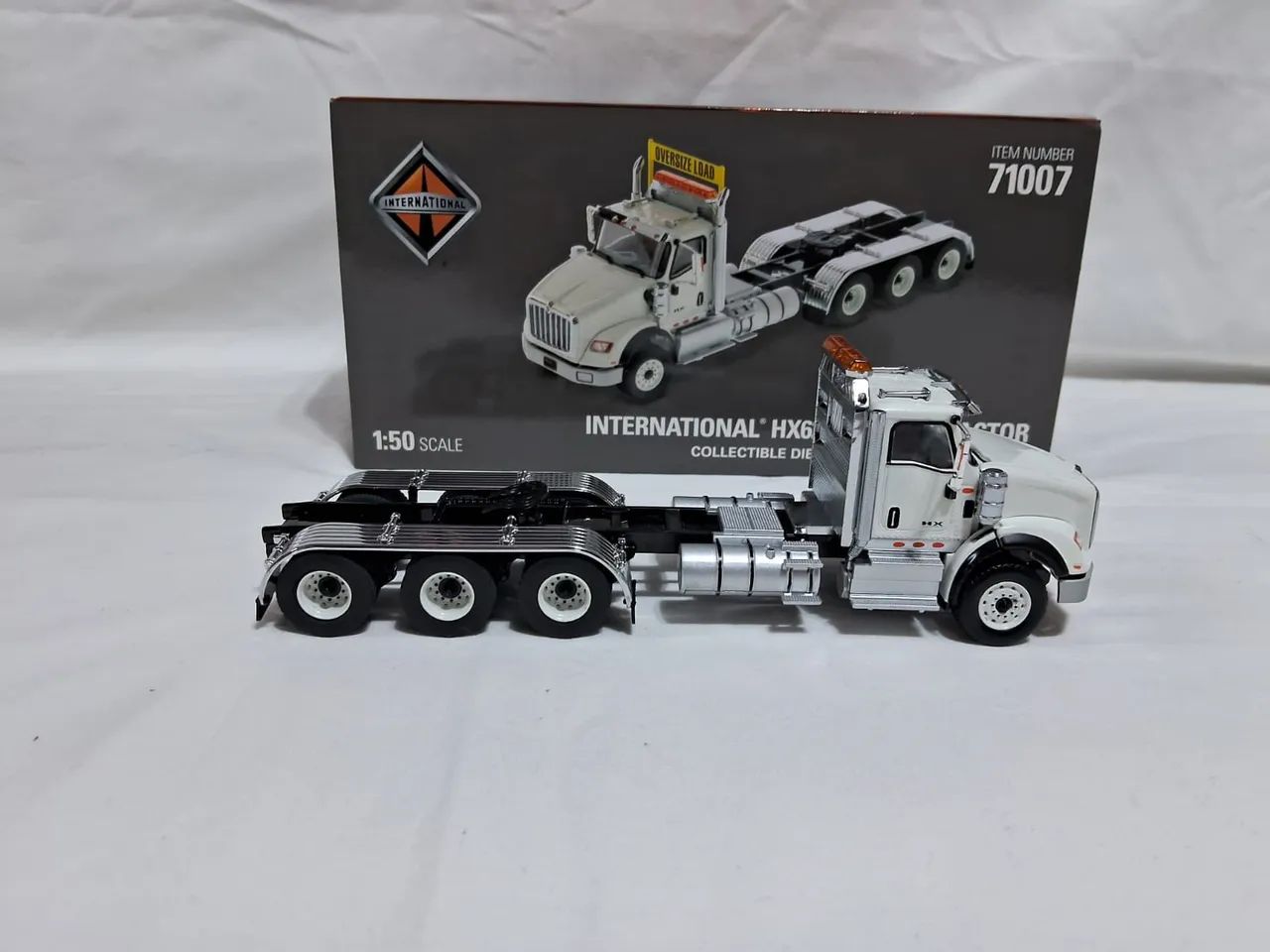 Miniaturas de caminhão 64313242185603120