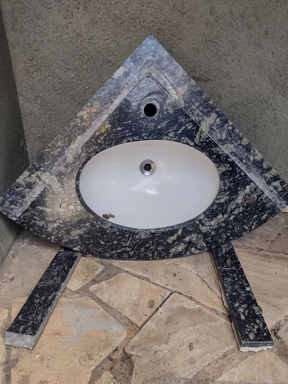 Cuba de Canto em Granito com Pia