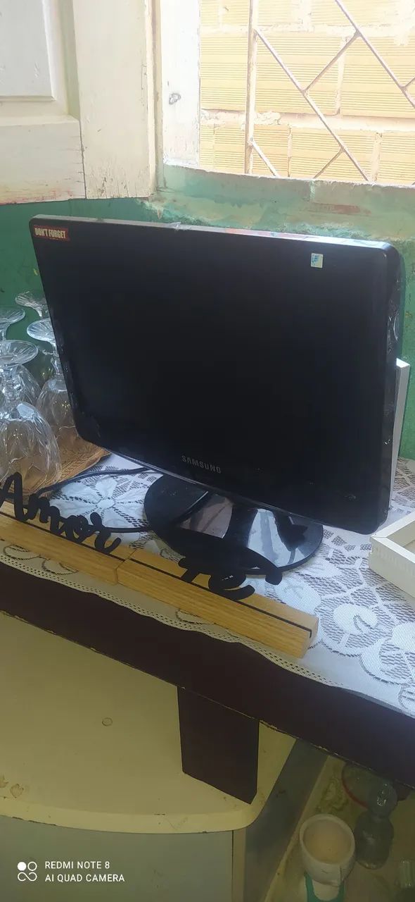 MONITOR SAMSUNG COM SUPORTE E CABOS EM BOAS CONDIÇÕES  - Foto 2