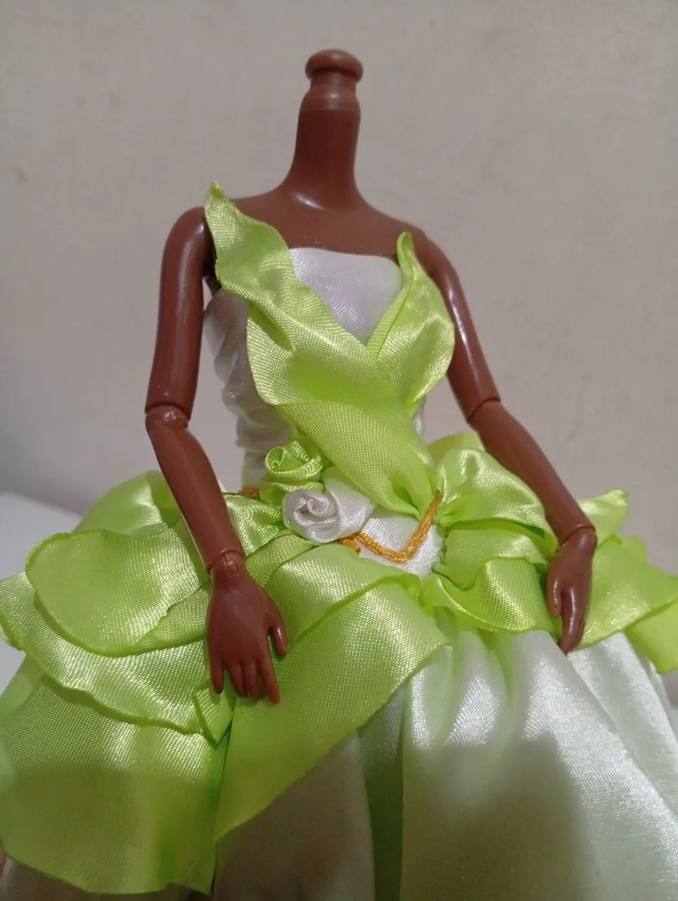 Vestido de boneca da Tiana a princesa e o sapo - Foto 3