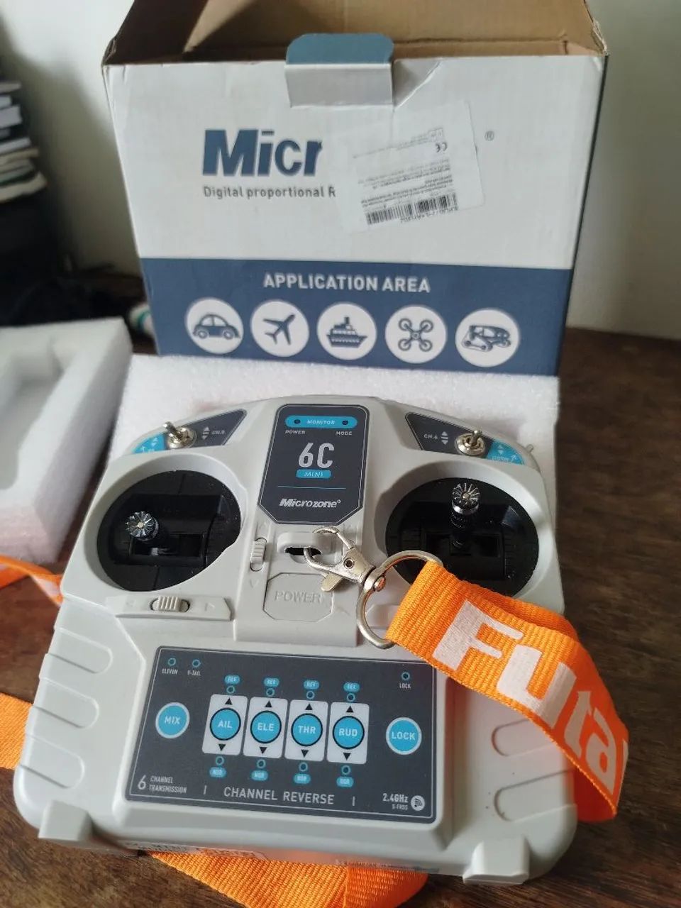 Rádio Controle/ Transmissor Microzone 6C Mini 2.4GHz (6 Canais) - Foto 3