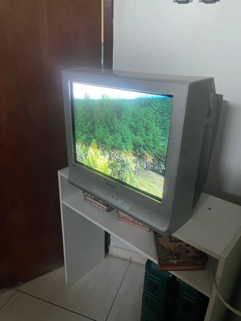 Vendo tv tubo com conversor funcionando perfeitamente  - Foto 3