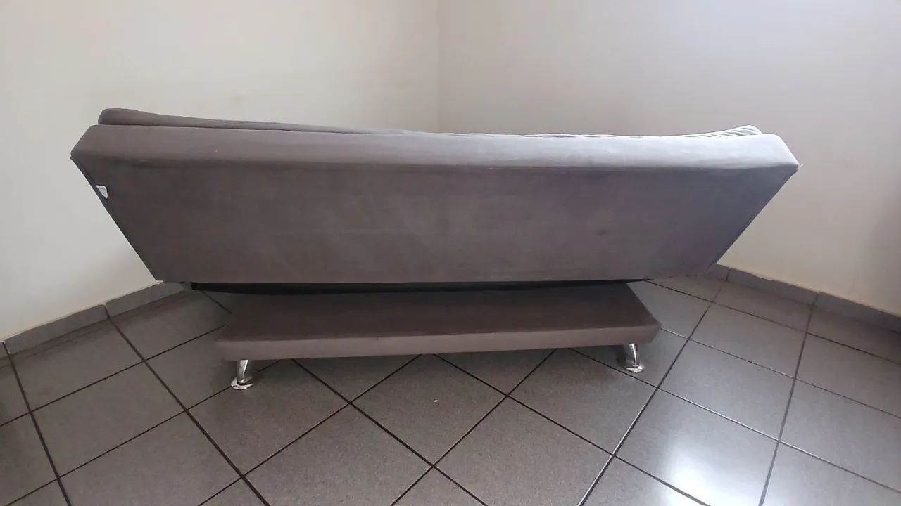 Sofá cama cinza - 3 lugares - ótimo estado - Foto 5