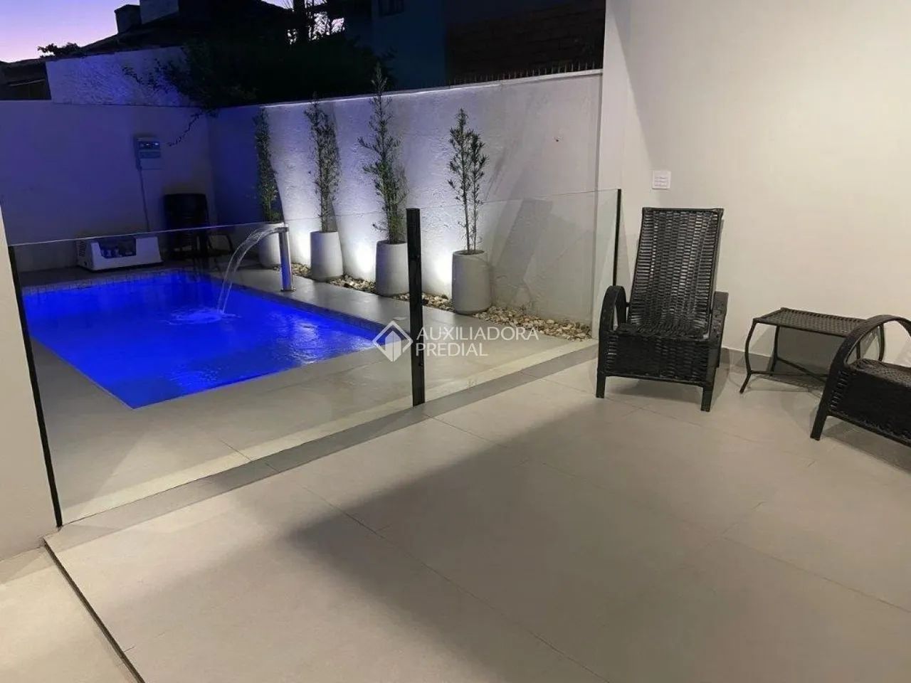 Casa com Piscina Aquecida a 300 m da Praia.