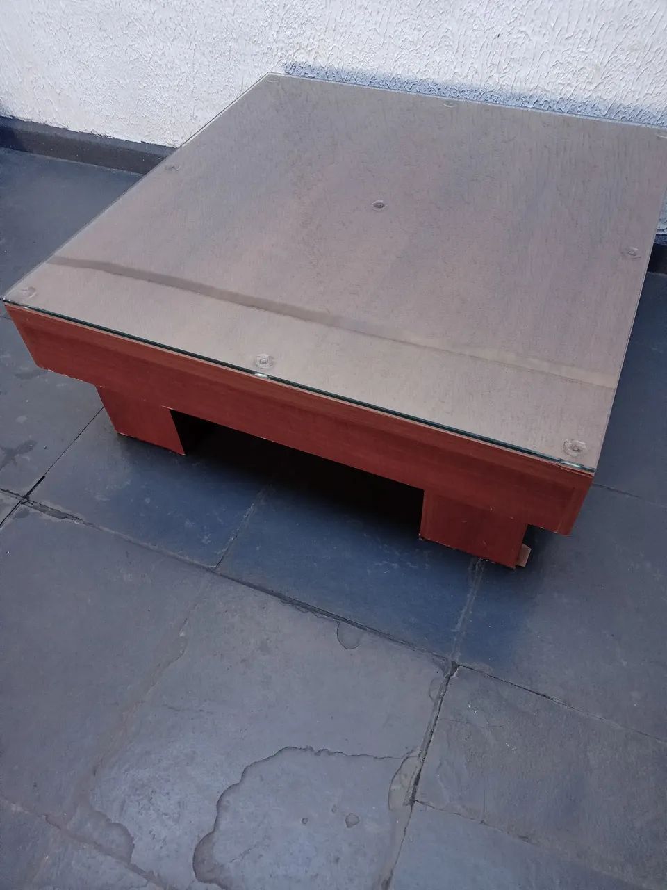 Mesa de centro de madeira com tampo de vidro temperado  - Foto 2
