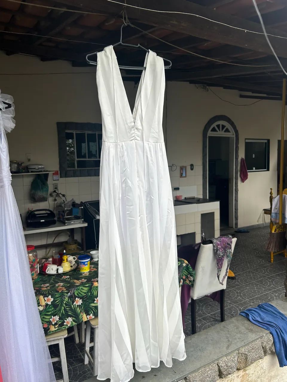 Vestido Longo Off-White Listrado Decote - Foto 4