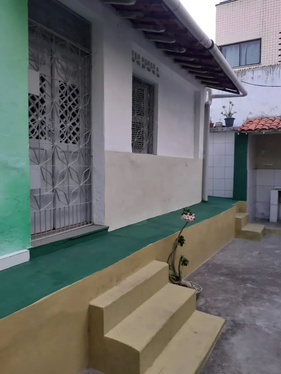 Quitinete de quarto e banheiro na Rua Tibúrcio Cavalcante - Aldeota.