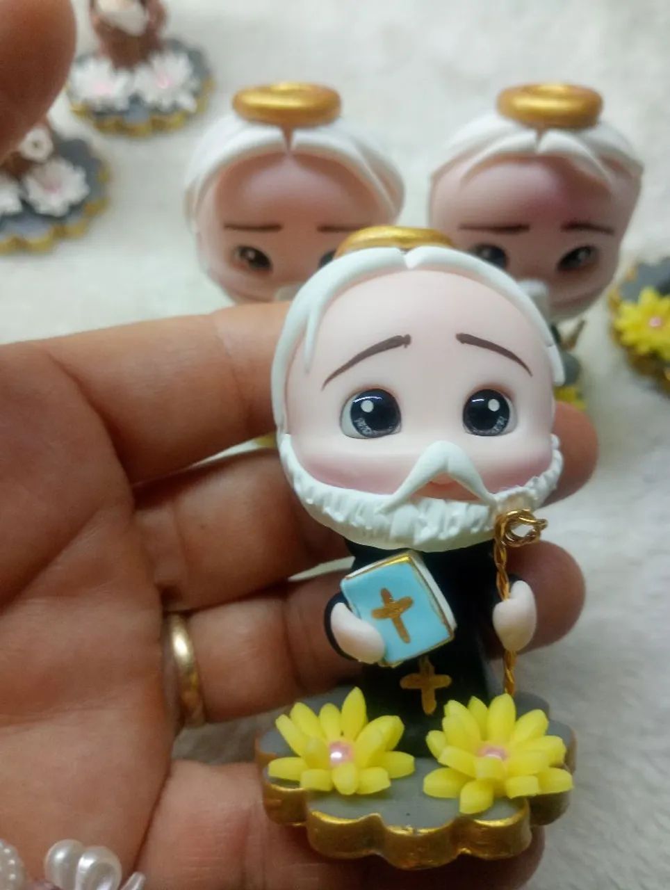 Mini Santinho São Bento em Biscuit 