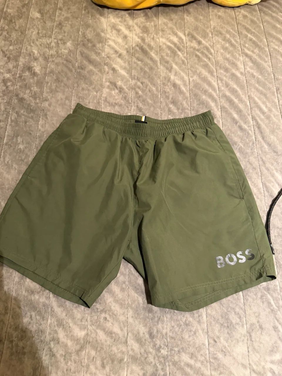 SHORT ORIGINAL DA HUGO BOSS VERDE ESCURO TAMANHO S