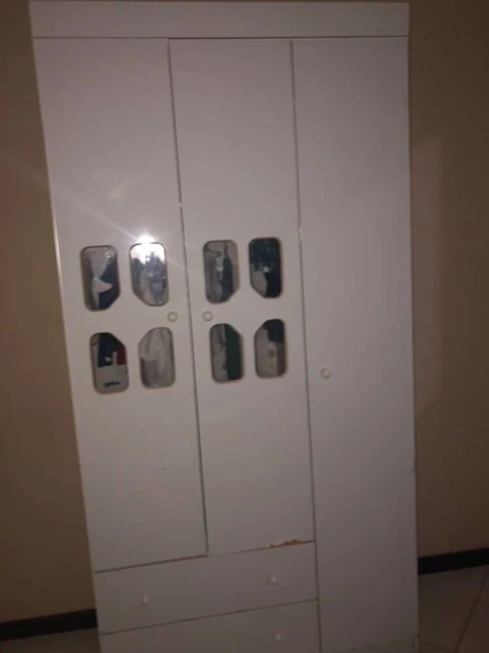 Wardrobe452149385227806720