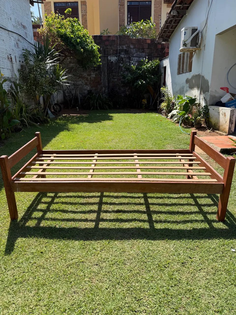VENDO CAMA DE SOLTEIRO MADEIRA MACIÇA - Foto 4