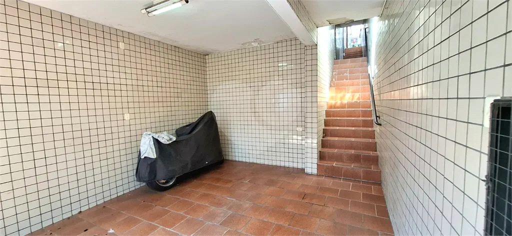 ótimo sobrado próximo a Cupecê , rua tranquila, próximo a comercio, escolas e hospitais - Foto 2