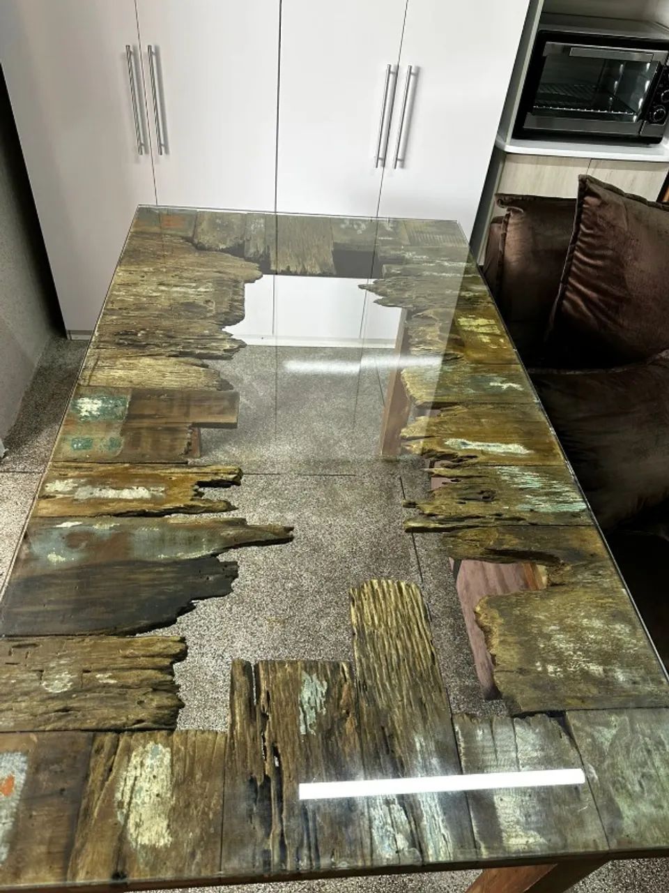 Mesa de madeira de demolição com vidro sobreposto  - Foto 2
