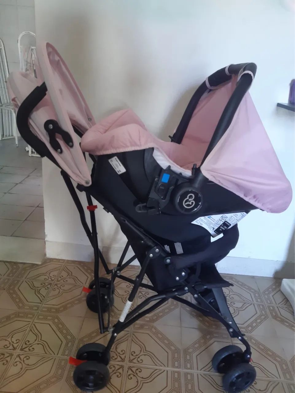 Carrinho de bebê e bebê conforto  - Foto 2