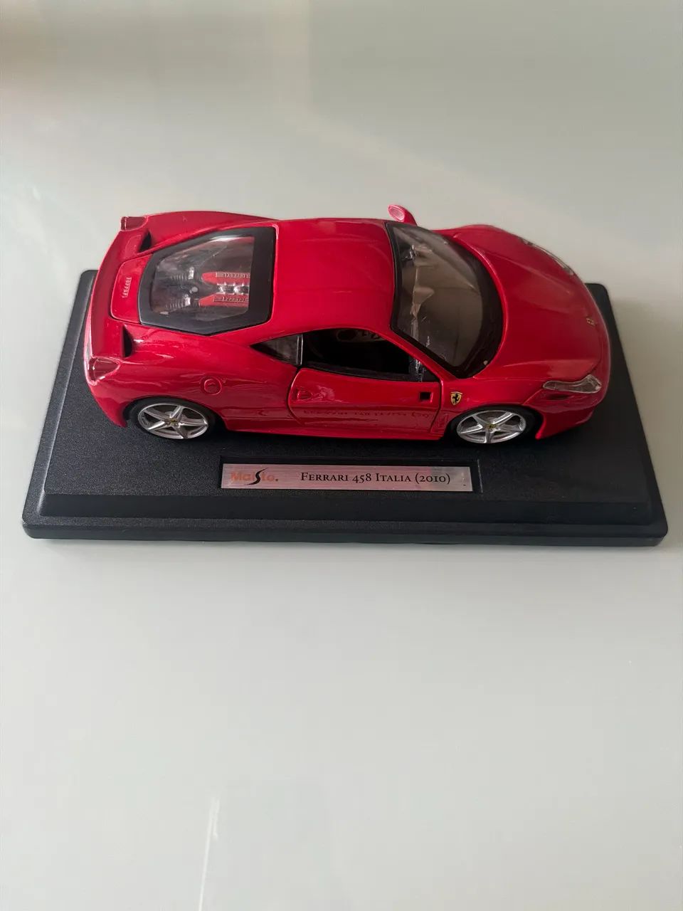Miniatura Ferrari 458 Italia 2010 1:24 | Base Expositora 