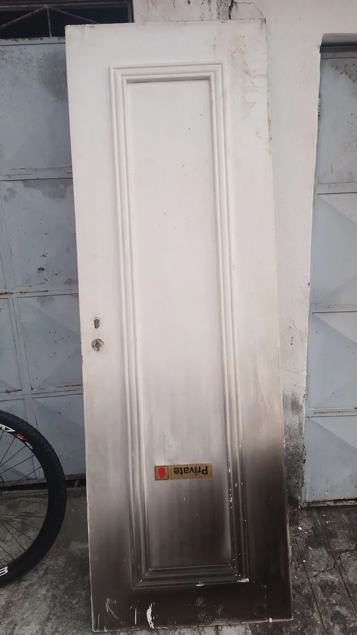 porta em perfeito estado