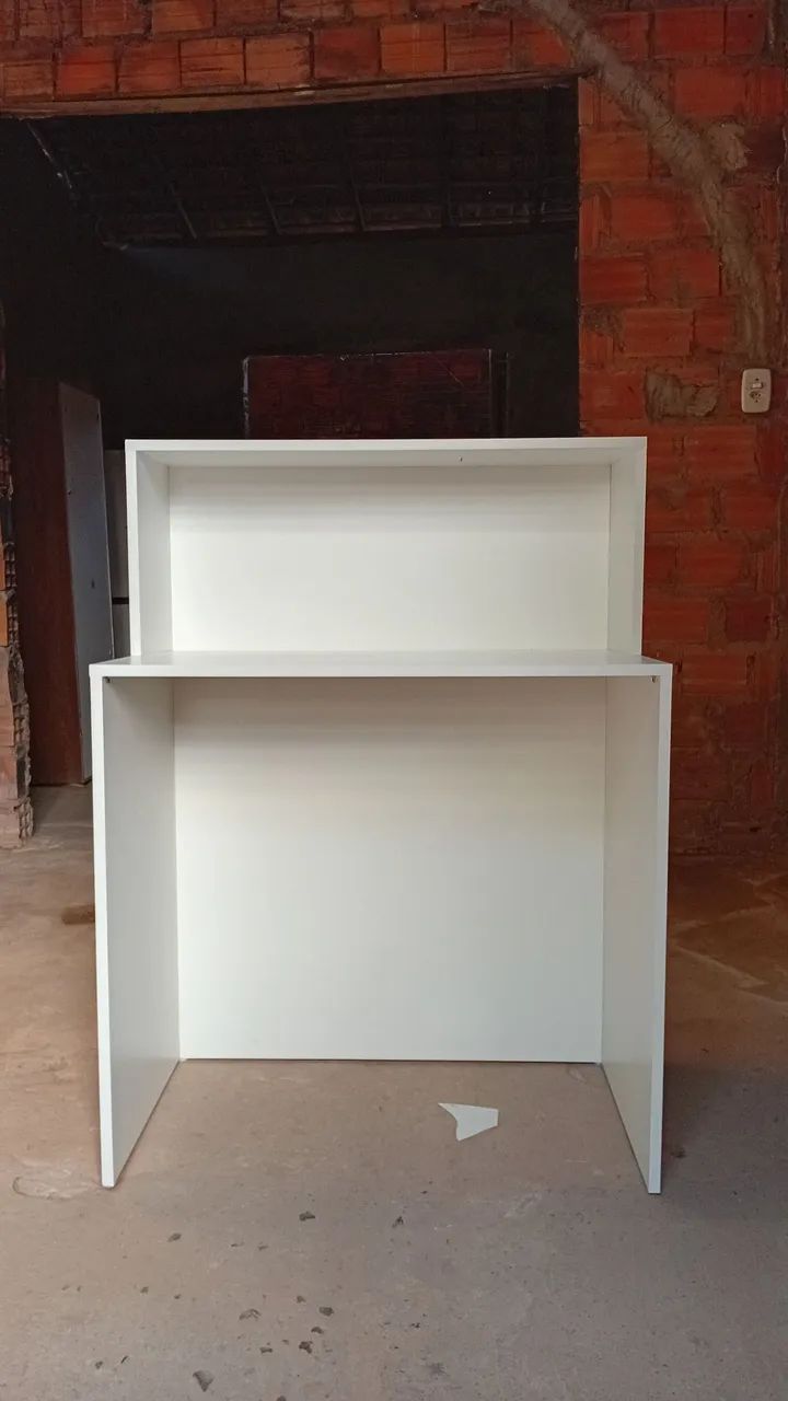 Balcão branco de MDF