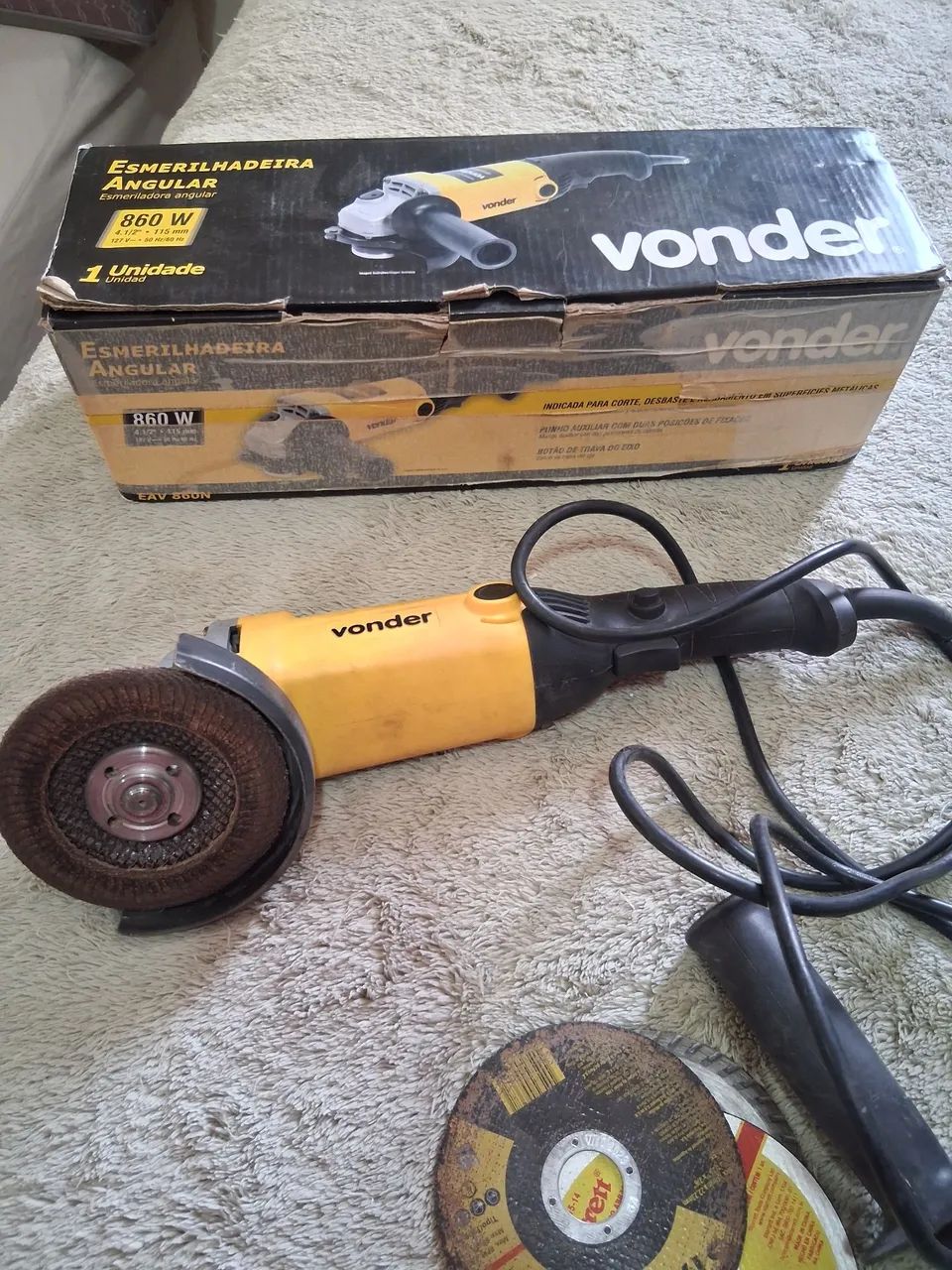 Vendo Esmerilhadeira Angular Vonder 860 w - Foto 2