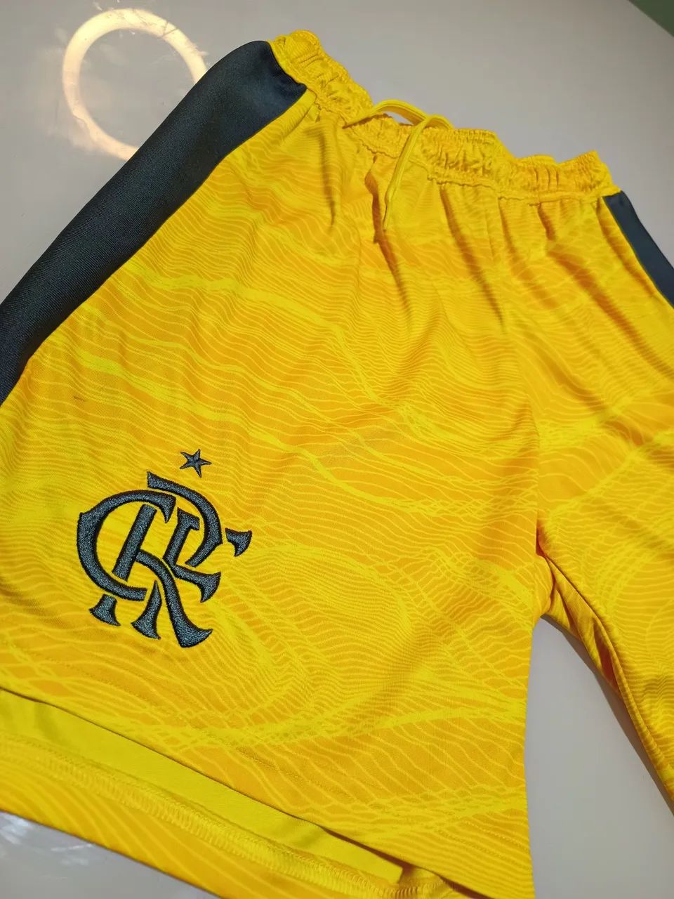 Short goleiro Flamengo amarelo  - Foto 2