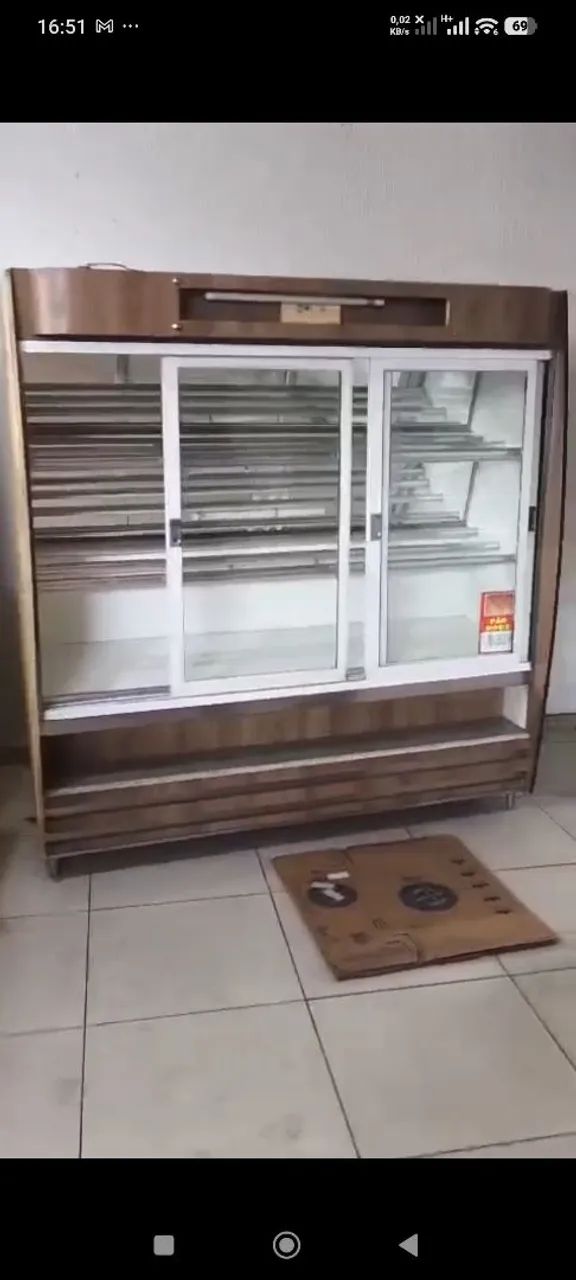 Vendo mobília de padaria e maquinários 