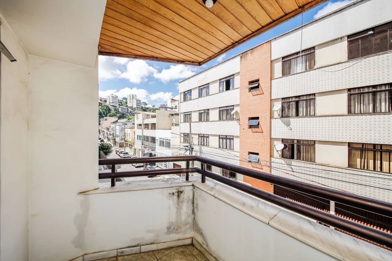 Prático, bem arejado, com varanda e vaga para venda - Foto 2