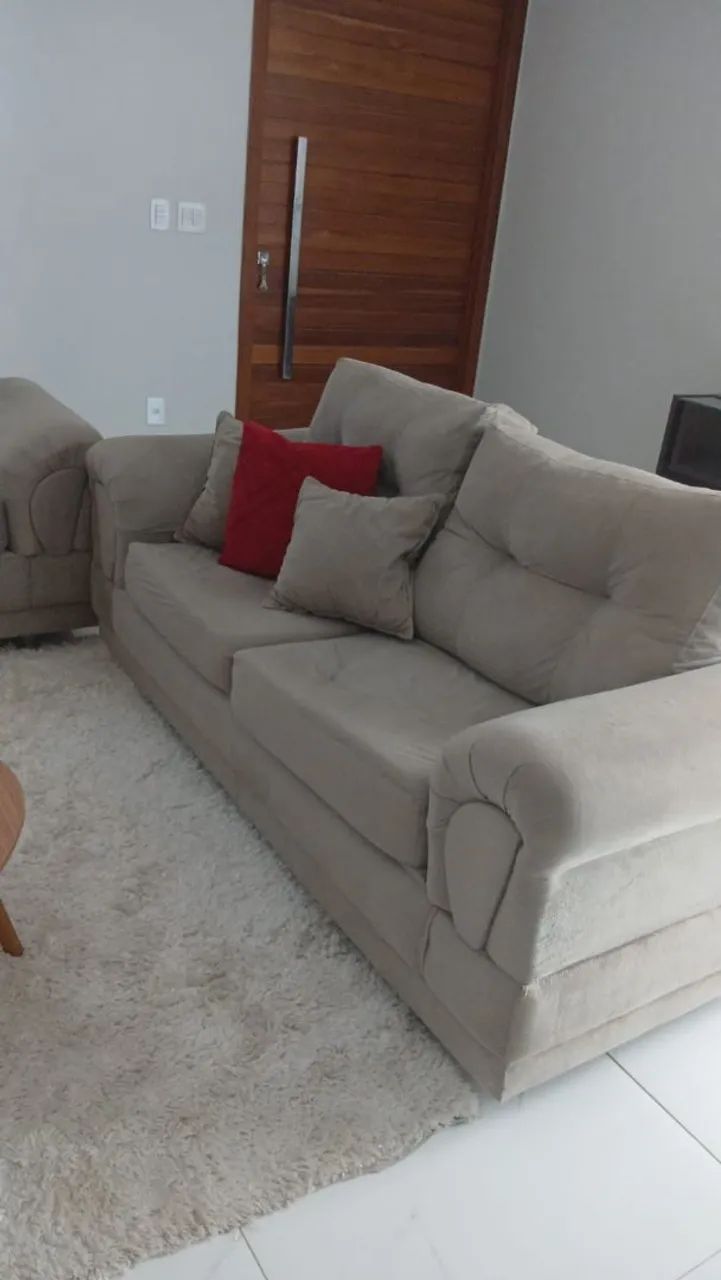 Estofado 2 e 3 lugares, moderno e confortável.
