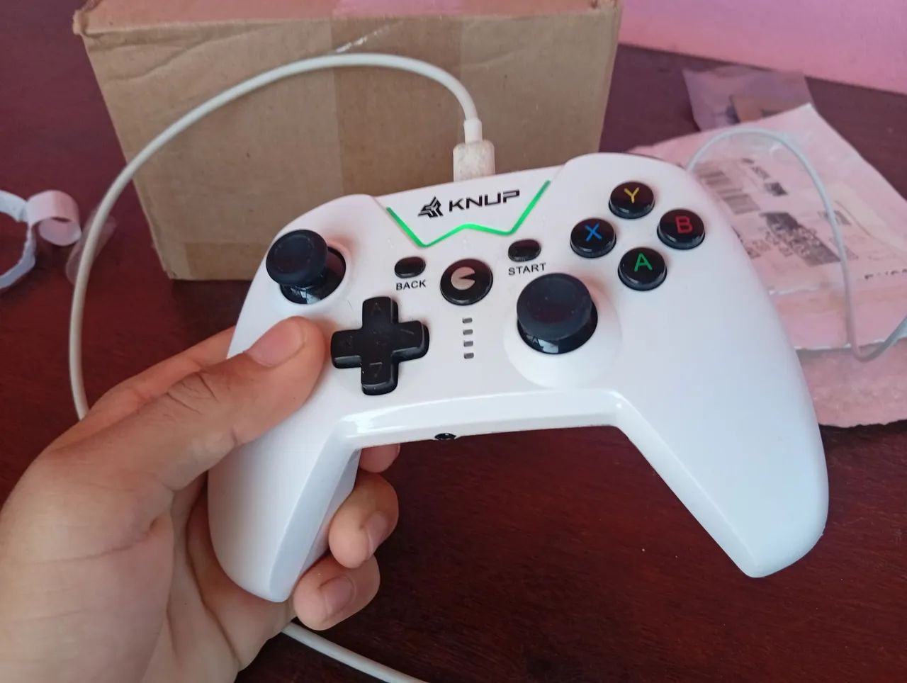 Controle compatível com PC e Xbox 360