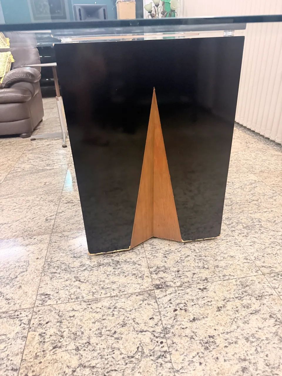 Mesa com tampo de vidro 