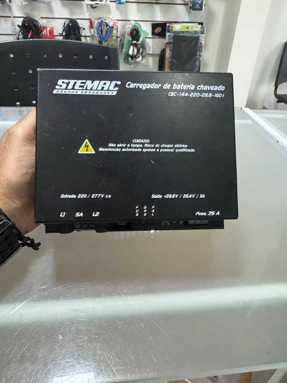 Carregador de bateria chaveado stemac para geradores