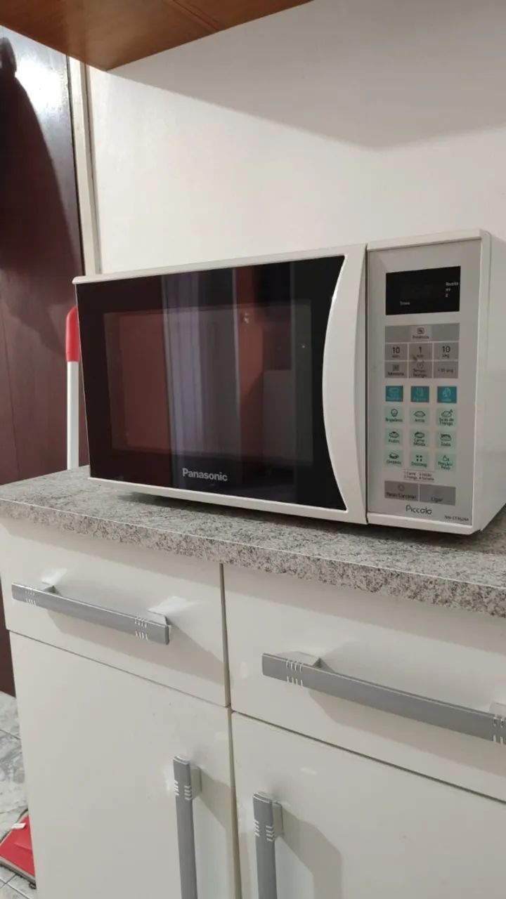 Micro-ondas Panasonic Piccolo NN-ST362M