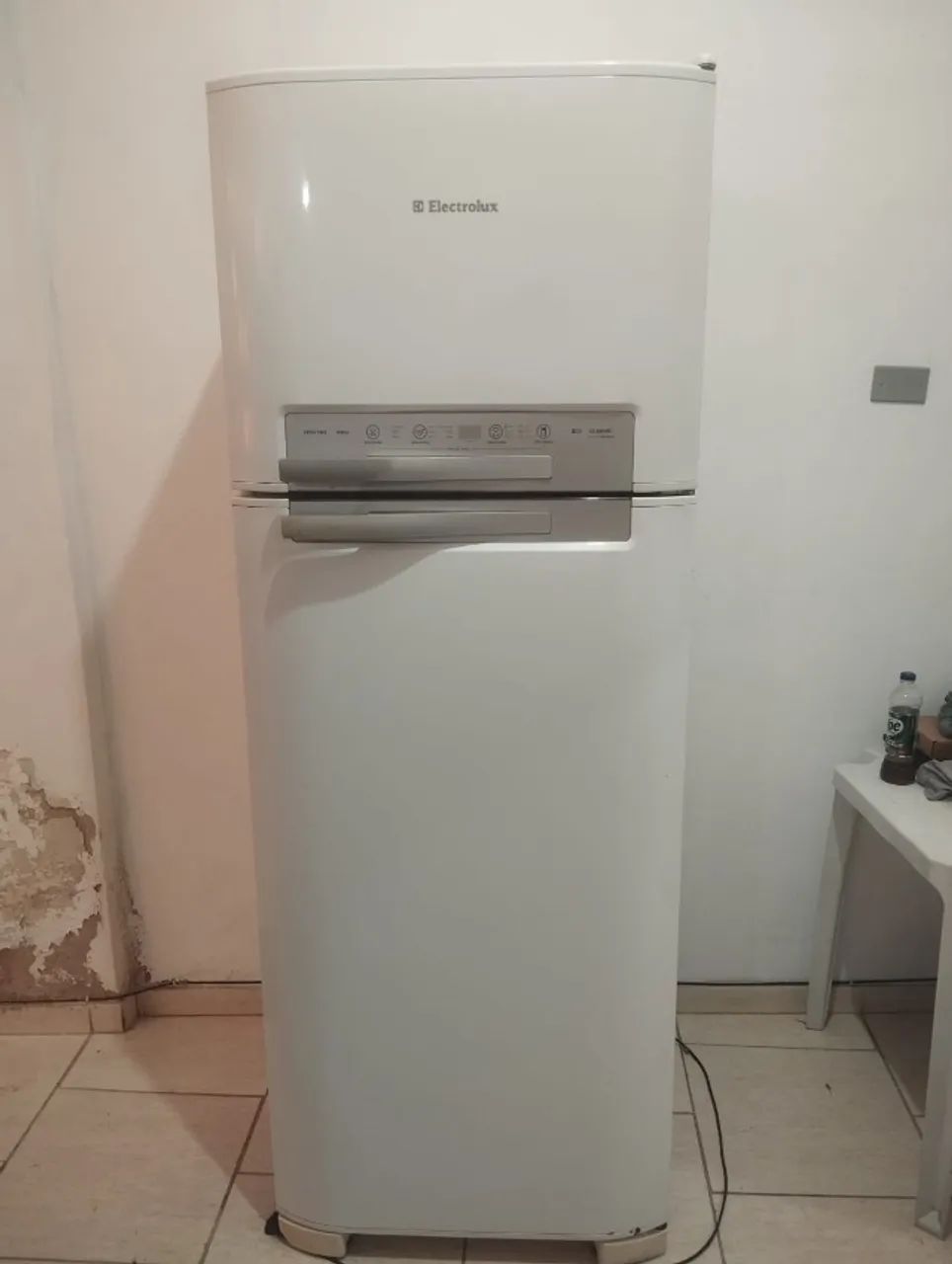 Geladeira Eletrolux DF50 com defeito 