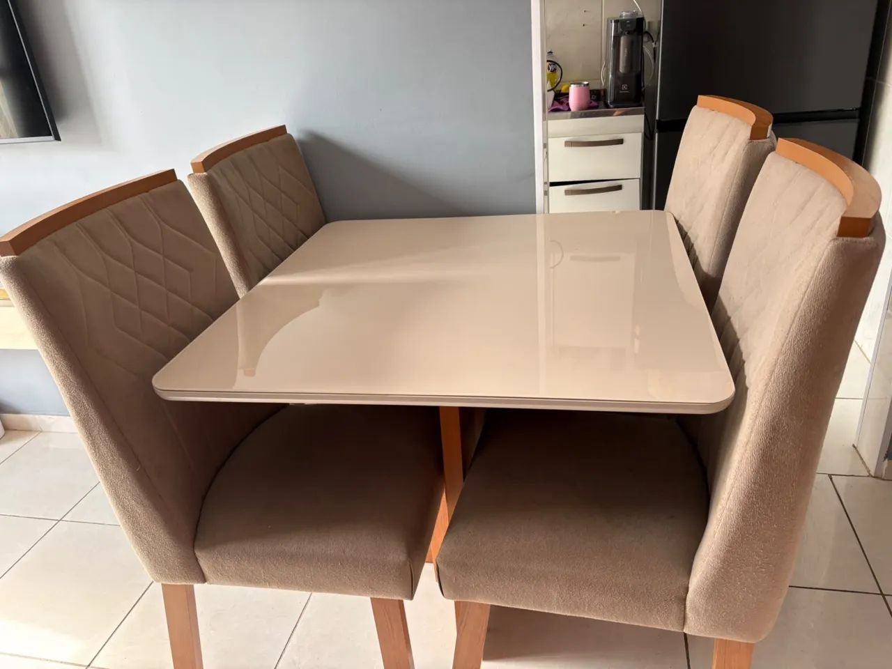 Mesa de Jantar com 4 Cadeiras - Tampo de Vidro - Excelente Estado - Foto 3