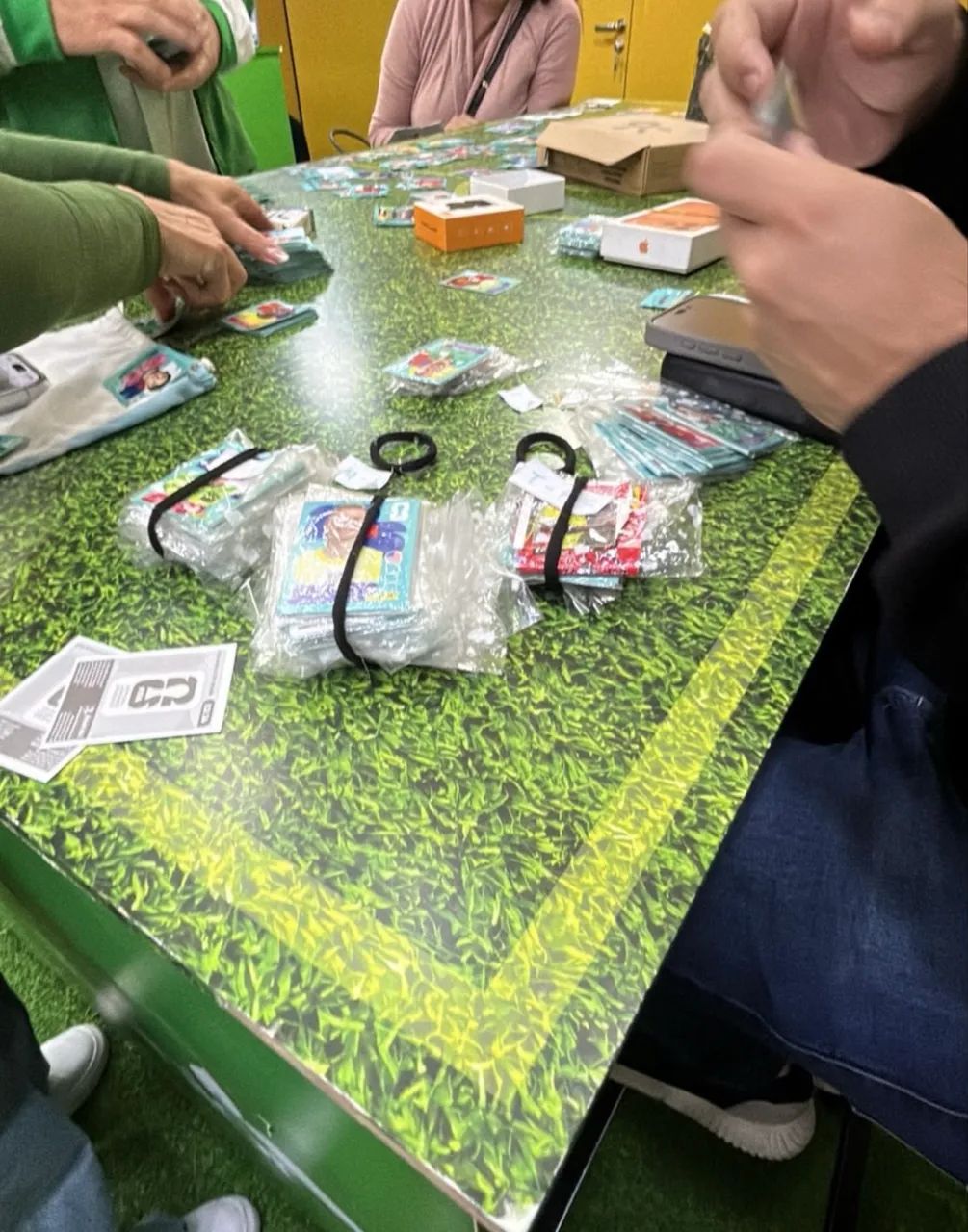 troco e vendo figurinhas da copa